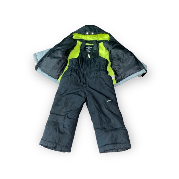 OshKosh boys 2T winter jacket and pants set - Picture 3 of 4